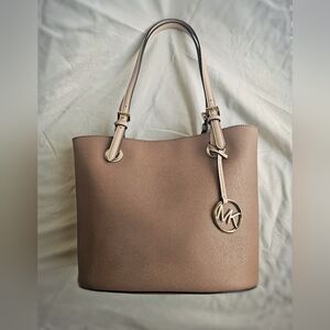 LIKE NEW Michael Kors Tan Jet Set Saffiano Medium Bucket Tote - Beige/Gold